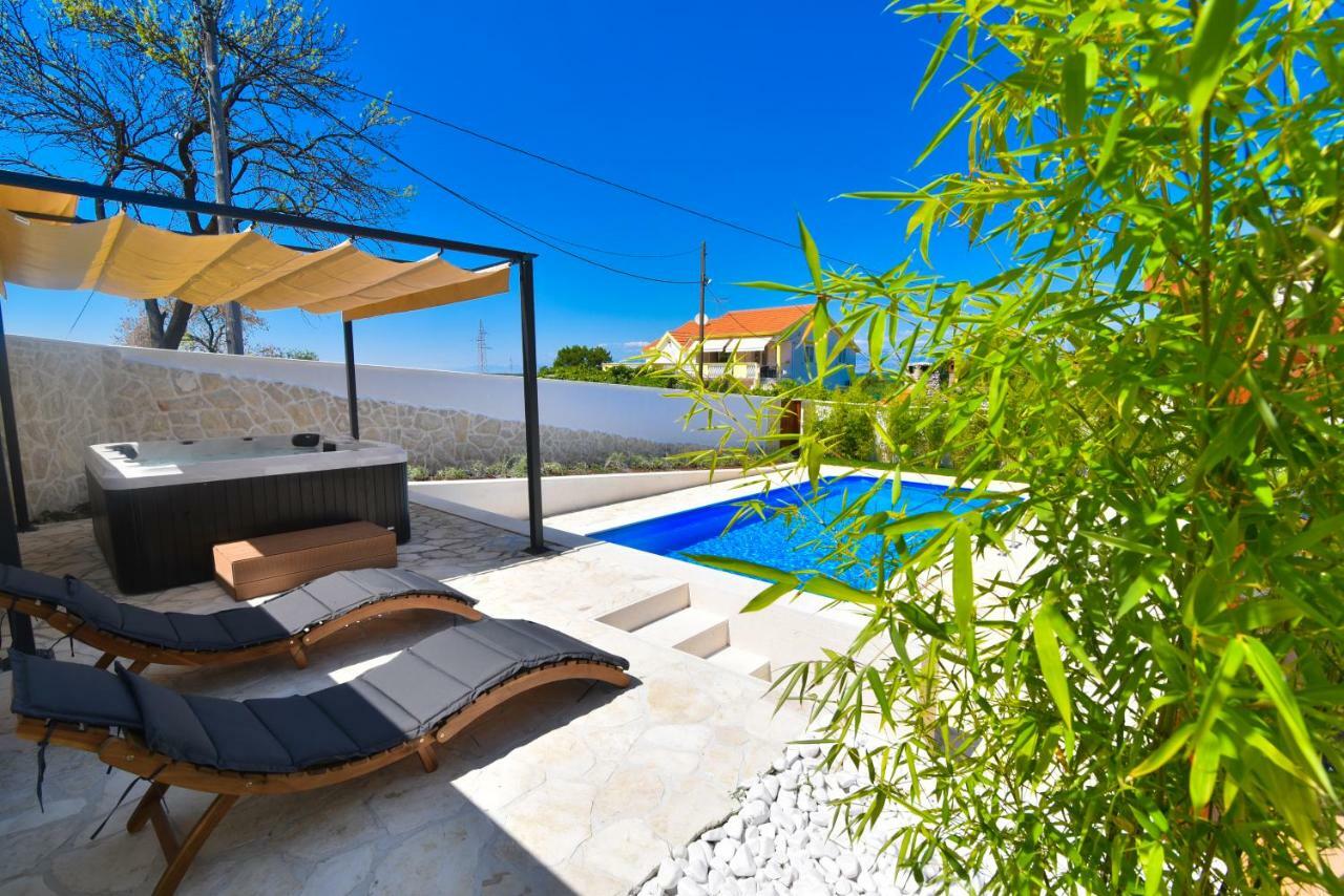 Villa Village Idylle With Heated Pool, Sauna, Jacuzzy And Private Parking Sukošan Exterior foto